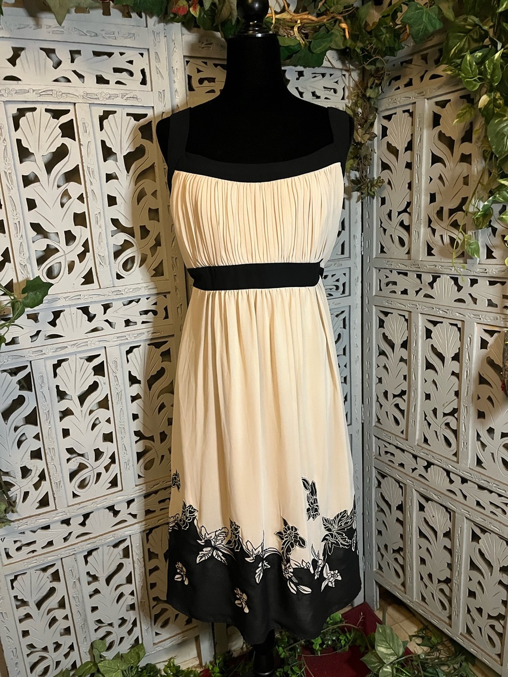 S.L. FASHION ELEGANT CREAM & BLACK FLORAL SLEEVELESS PLUS SIZE MIDI DRESS